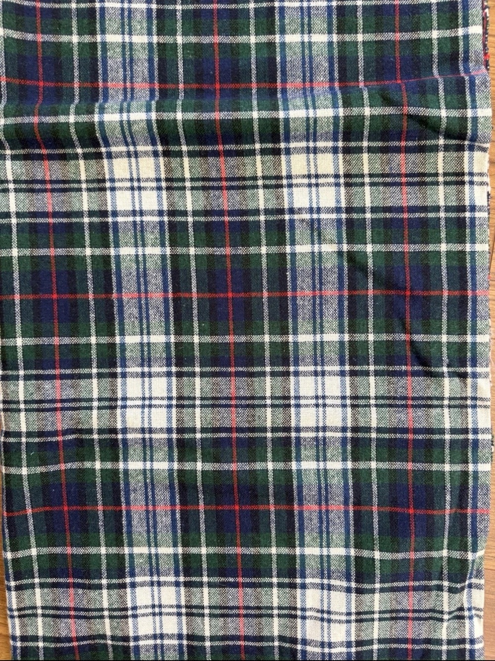 VTG Mackenzie Tartan Plaid Medium Weight Fabric Blend 2 Yards L X 62” w - Picture 4 of 9